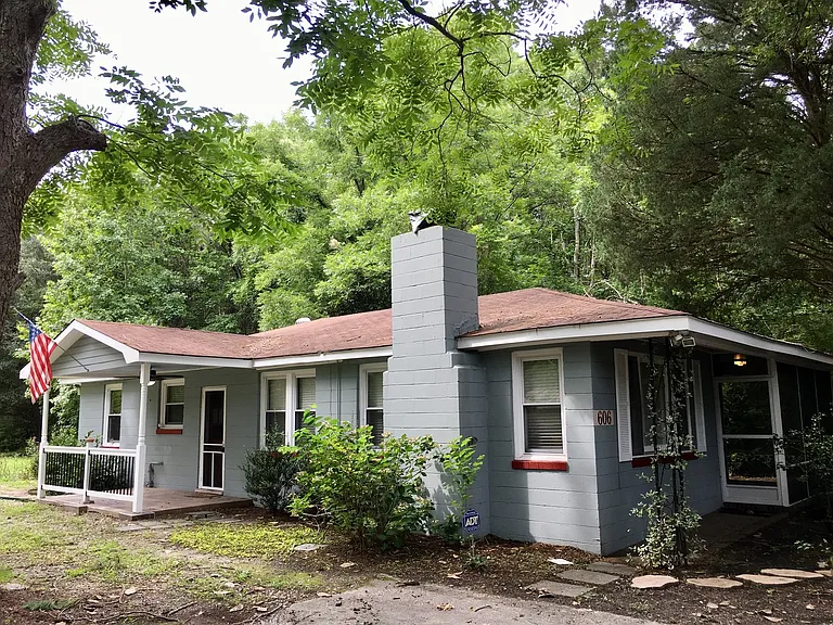 606 N Maple St — Photo 2