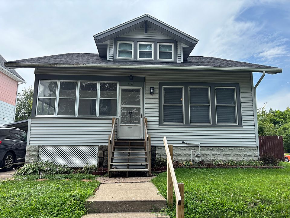 Front of 633 W 17th Street