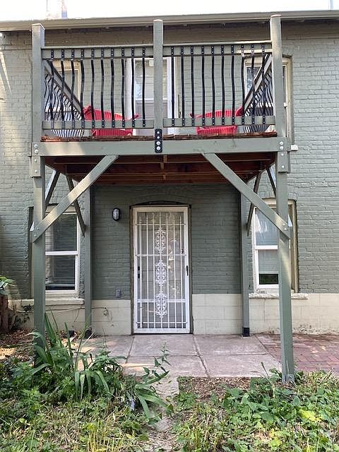 1st image of 217 1/2 N Pearl St