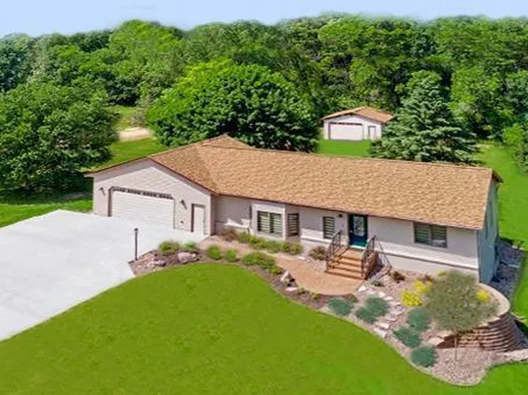 314 Edgewood Dr, Hudson, WI 54016