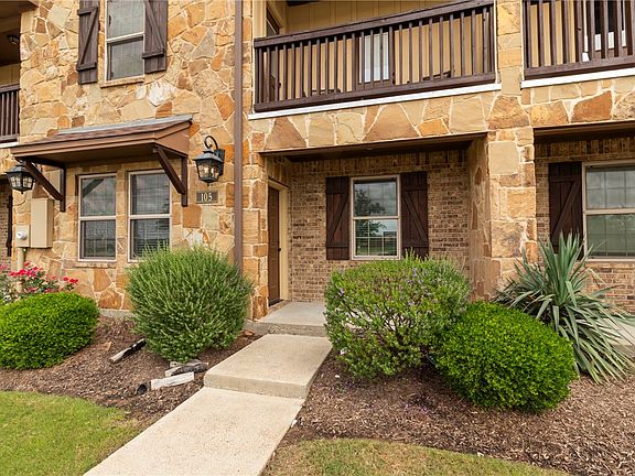3rd image of 105 Deacon Dr W