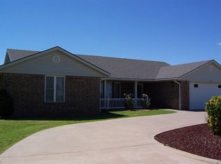 215 Landcrest Dr, Fairview, OK 73737