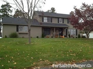 104 Fairway Dr, Chicopee, MA 01020