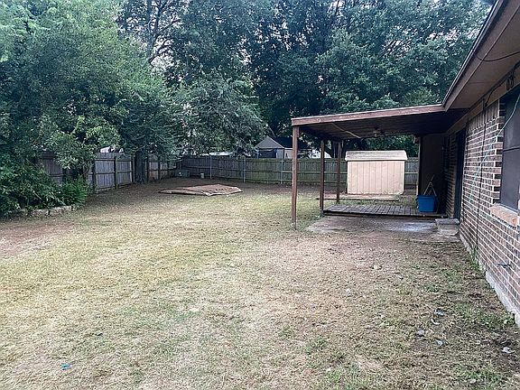 3rd image of 601 Sue Ann Ln