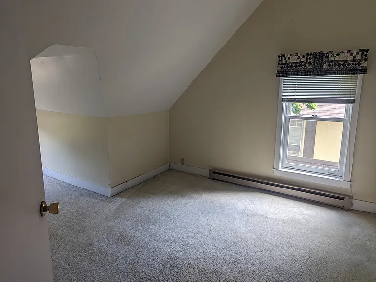 434 E Chapin St — Photo 14