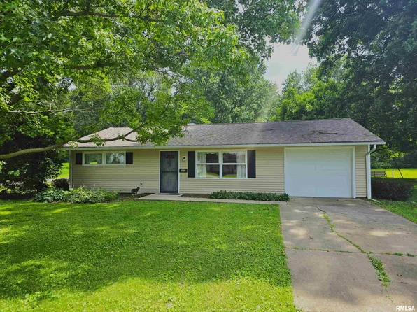 307 E Center St, Oakford, IL 62673