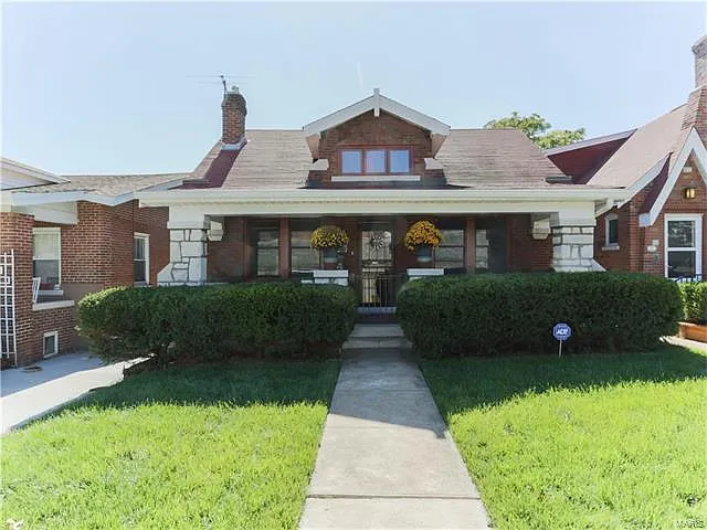 6818 Glades Ave photo 1