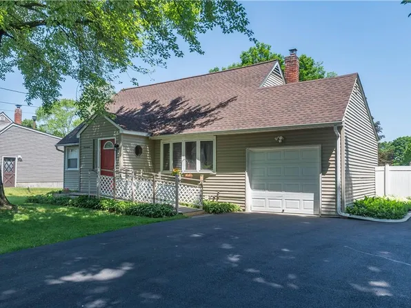 17 Essex Road, Poughkeepsie, NY 12601