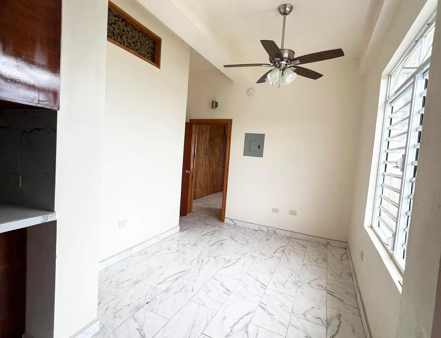 2 bed, 900 sqft, $1,600 — Photo 3