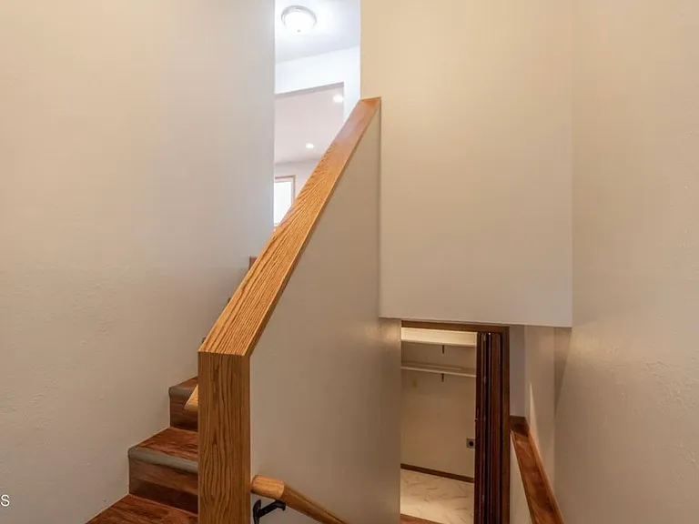 2531 E Avenue A — Photo 12