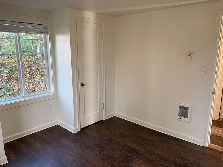 128 NE Baker St — Photo 5