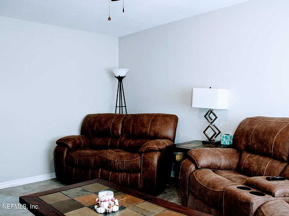 5th image of 479 Jeri Dr