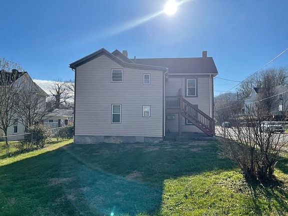 5th image of 702 Stewart Ave Se