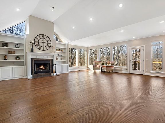 2nd image of 20 Manchester Dr
