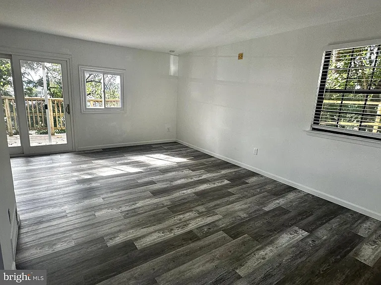 255 Greenough St — Photo 4