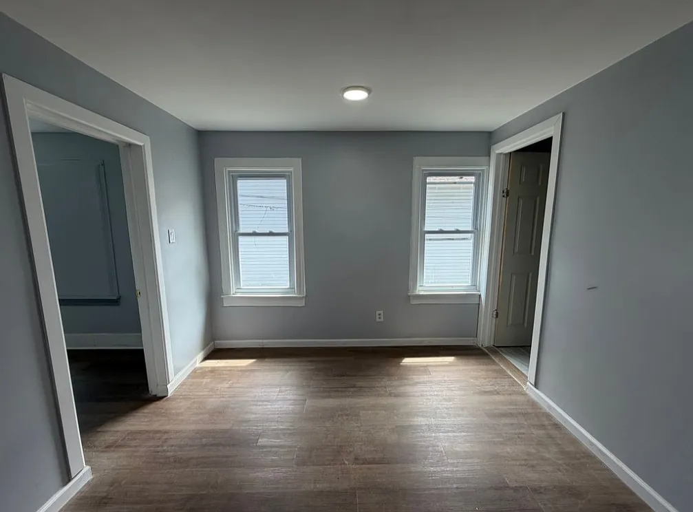 2 bed, 950 sqft, $1,300 — Photo 3