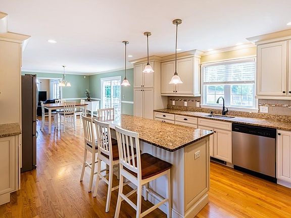4th image of 85 Stonegate Dr