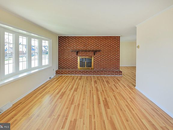 5th image of 3702 E Joppa Rd