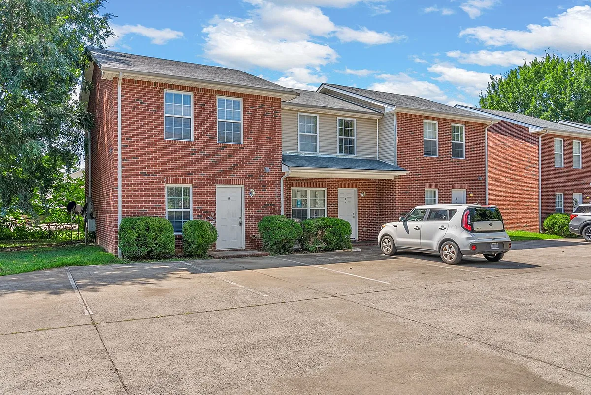 Building Photo - Raleigh Drive-295