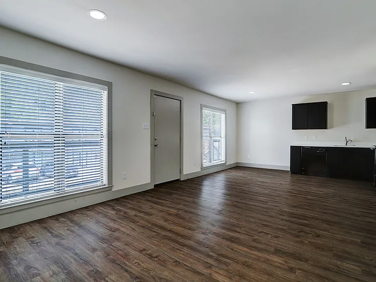 4300 Rosslyn — Photo 16
