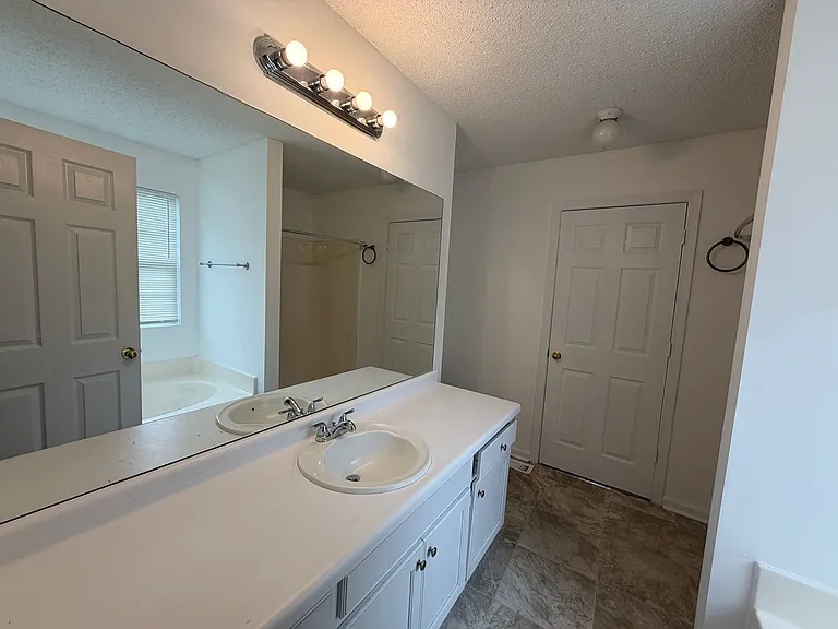 1613 Fort Perry Way — Photo 11