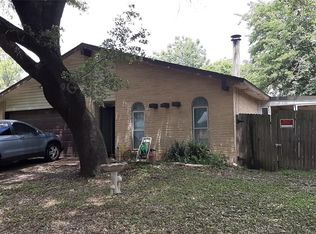718 Columbine Ln, Grand Prairie, TX 75052