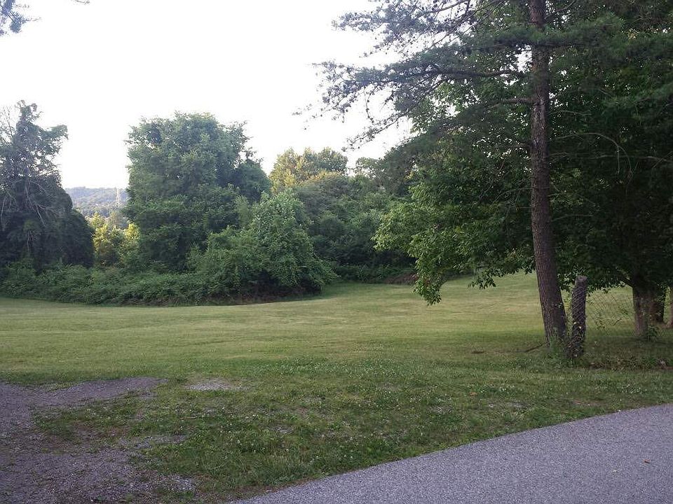 2nd image of 999 Grandview Gardens Rd