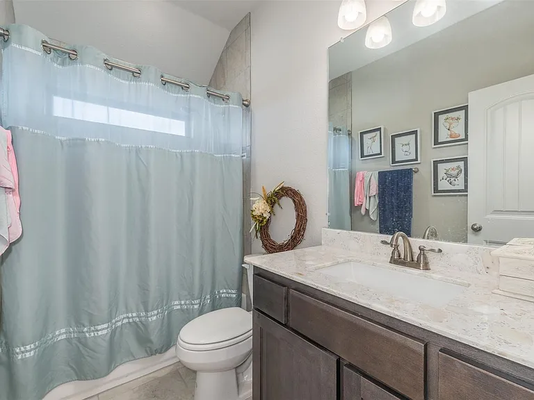 717 Seabourne Dr — Photo 5