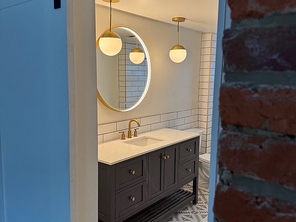 2nd floor bathroom