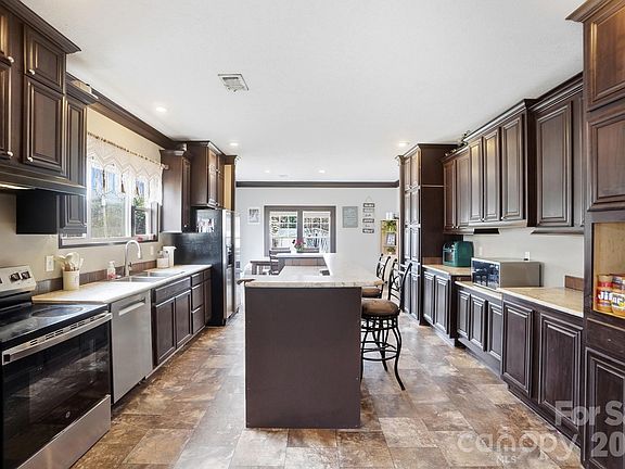 3rd image of 158 Cooks Lake Rd