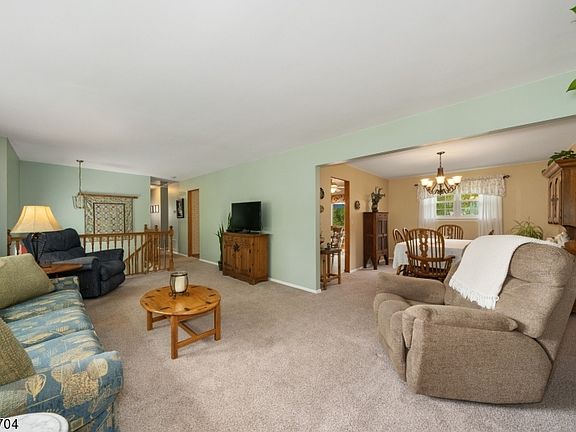 4th image of 23 Wexford Ct