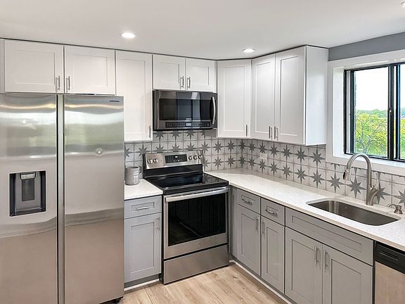 3rd image of 850 Des Plaines Ave APT 602