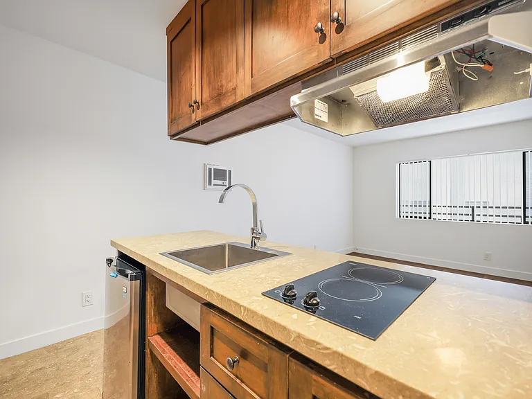 1832 Purdue Ave #205 — Photo 8