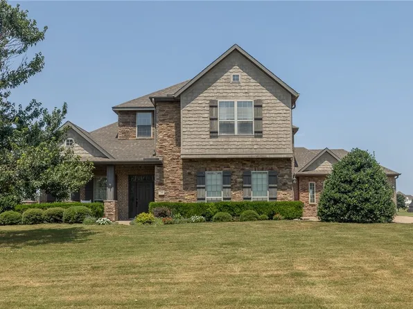 2386 Riverfront Ln, Fayetteville, AR 72703