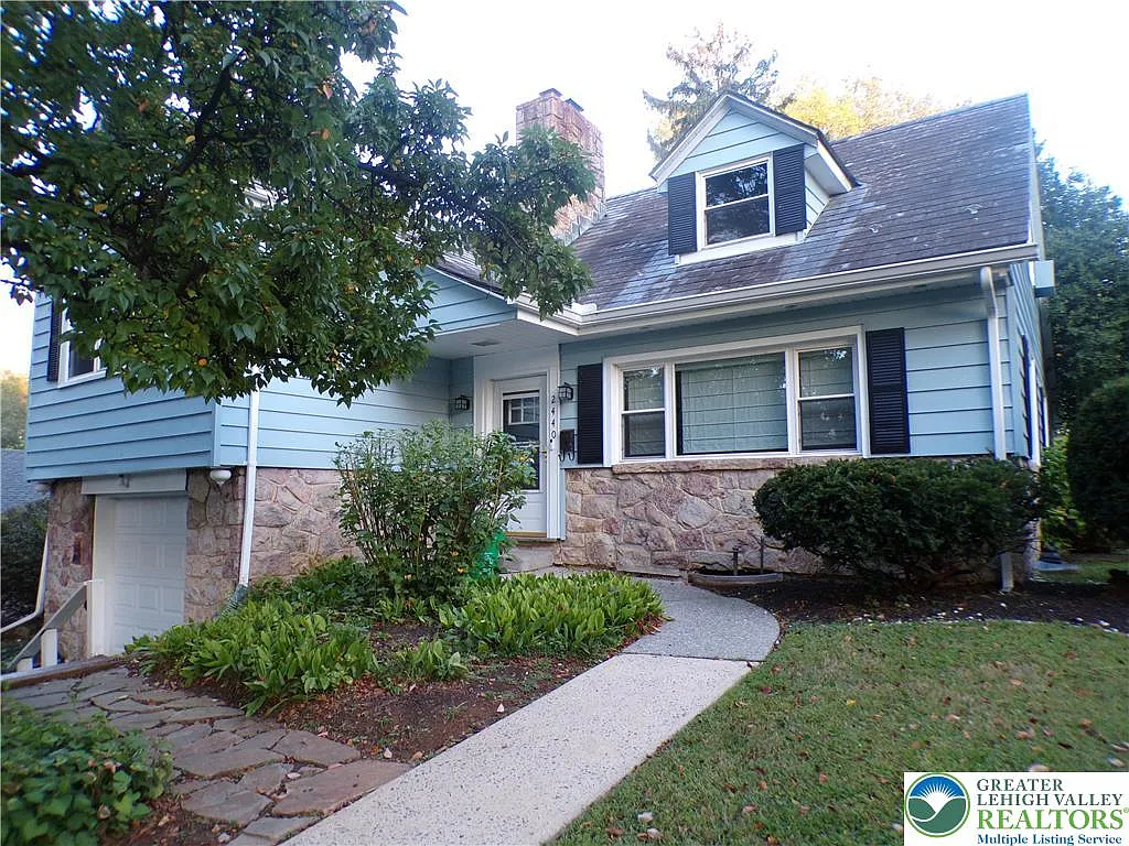 3 bed, 2.5 bath, 2423 sqft, $2,500 — Photo 2