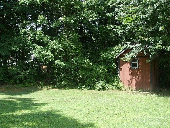 3rd image of 601 Jefferson Woods Dr