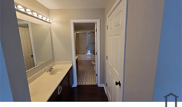 3 bed, 1100 sqft, $2,600 — Photo 2