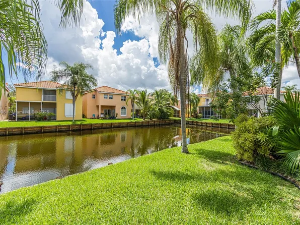 1526 E Lake Ct, Hollywood, FL 33020