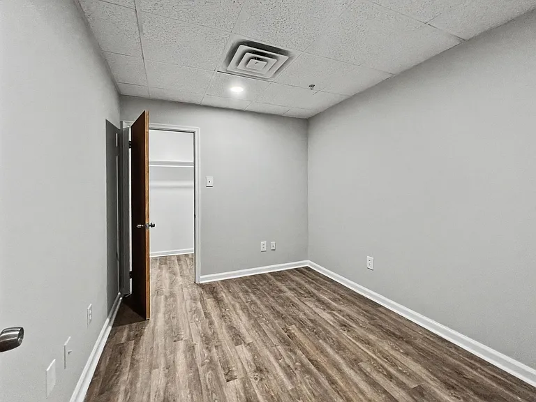 829-833 Conestoga Rd — Photo 34