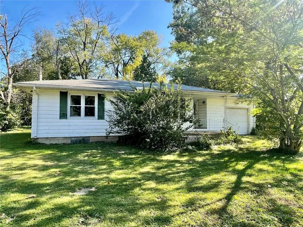 109 Archer Dr, Godfrey, IL 62035