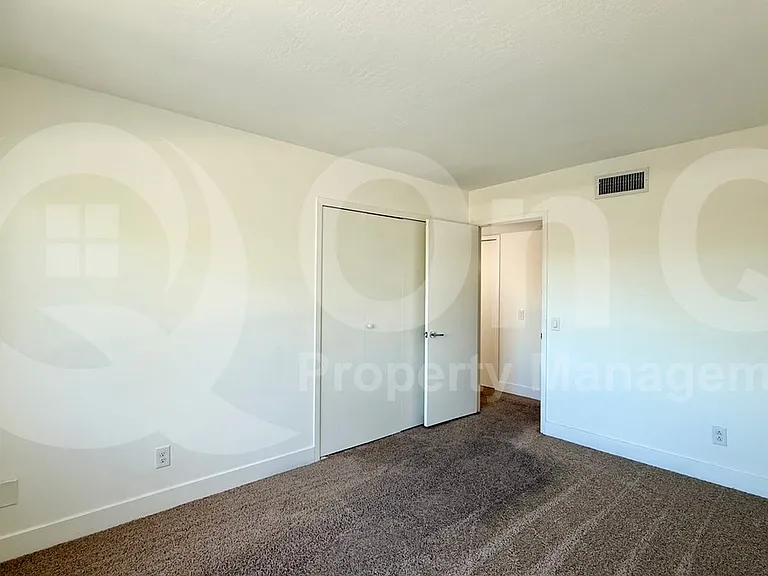 7618 N 19th Dr — Photo 5