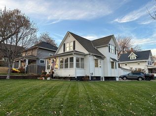 4702 Davenport St, Omaha, NE 68132