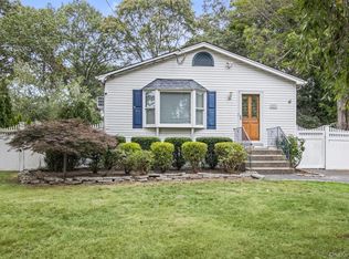 21 Fox Ln, Shoreham, NY 11786