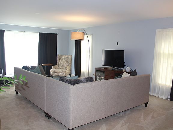 3rd image of 3619 Bernay Dr