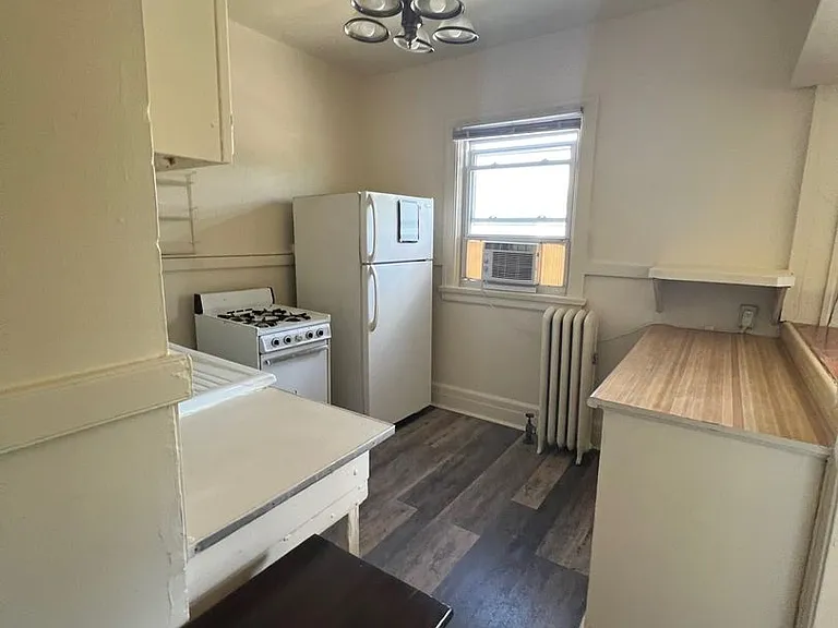 1032 Vaughn St — Photo 1
