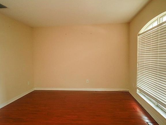 3rd image of 729 Berry Bramble Dr