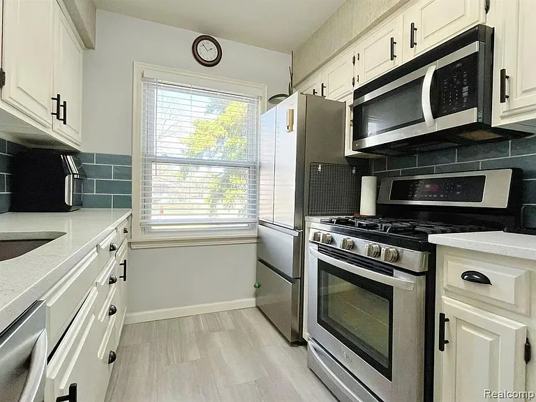 3303 Chester Rd — Photo 13