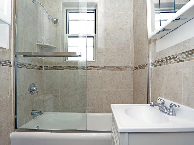263 Franklin Ave Apartments — Photo 9