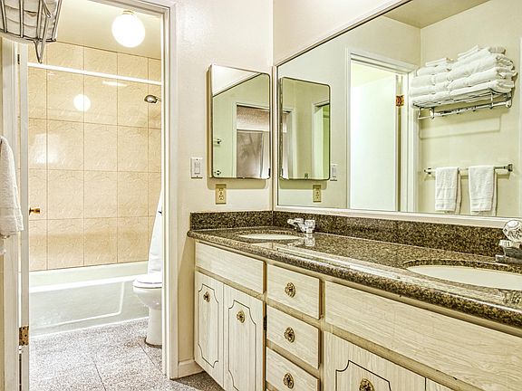 2nd image of 431 Richmond Dr #2