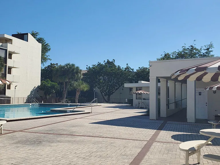 8850 Fontainebleau Blvd #103 — Photo 26